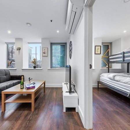 Sleep 7 20 Mins From London Waterloo Bp8 Apartment Ngoại thất bức ảnh