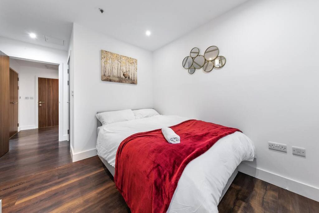 Sleep 7 20 Mins From London Waterloo Bp8 Apartment Ngoại thất bức ảnh