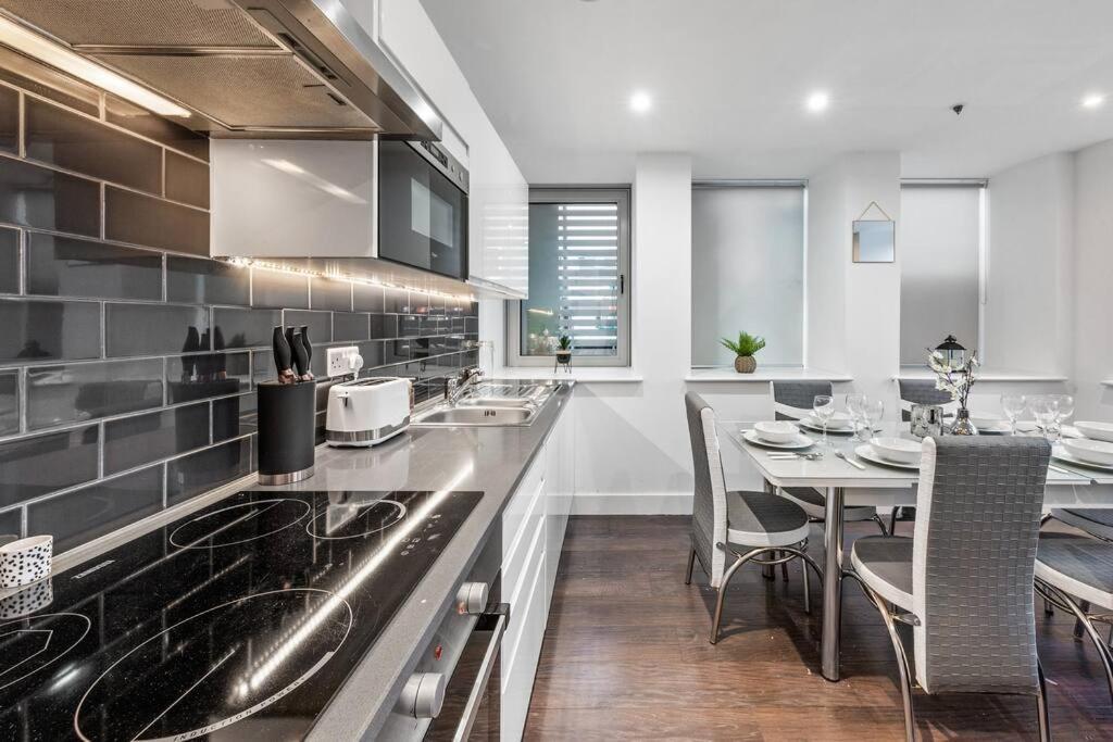 Sleep 7 20 Mins From London Waterloo Bp8 Apartment Ngoại thất bức ảnh