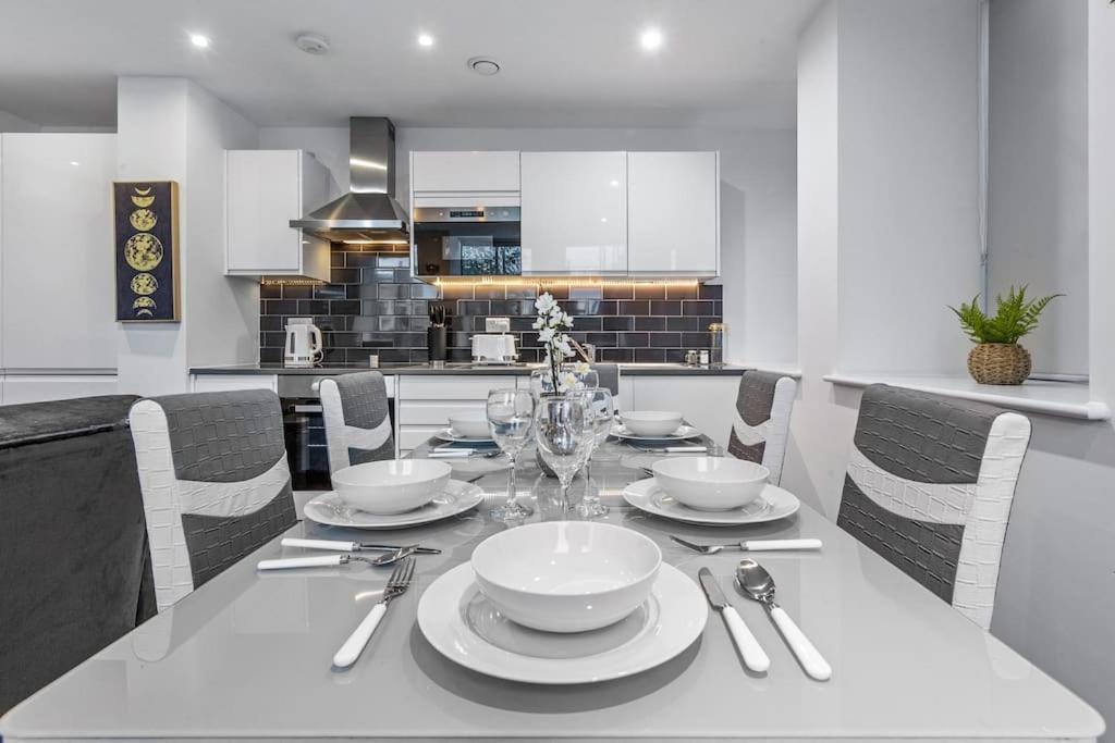 Sleep 7 20 Mins From London Waterloo Bp8 Apartment Ngoại thất bức ảnh
