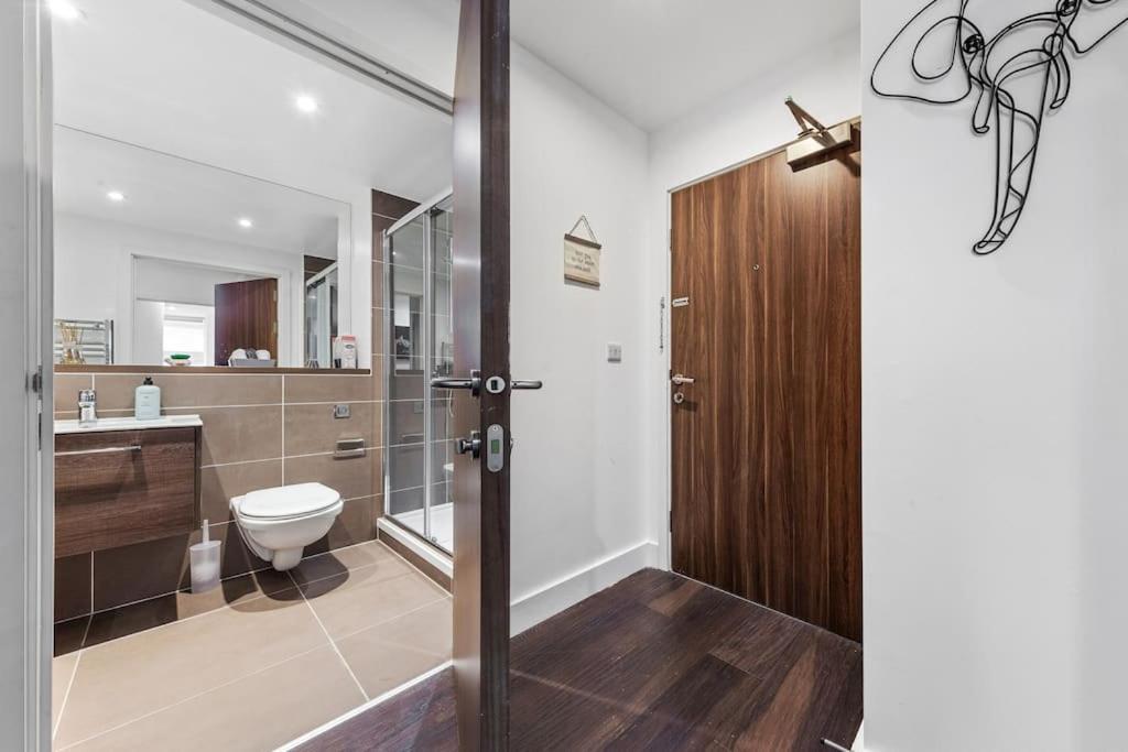 Sleep 7 20 Mins From London Waterloo Bp8 Apartment Ngoại thất bức ảnh