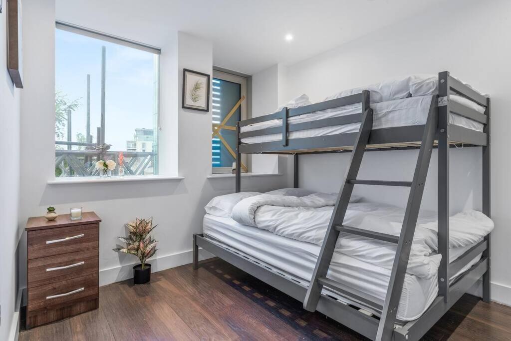 Sleep 7 20 Mins From London Waterloo Bp8 Apartment Ngoại thất bức ảnh